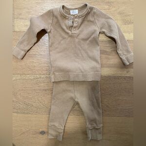 The Simple Folk baby boys Tan Waffle Knit Set EUC